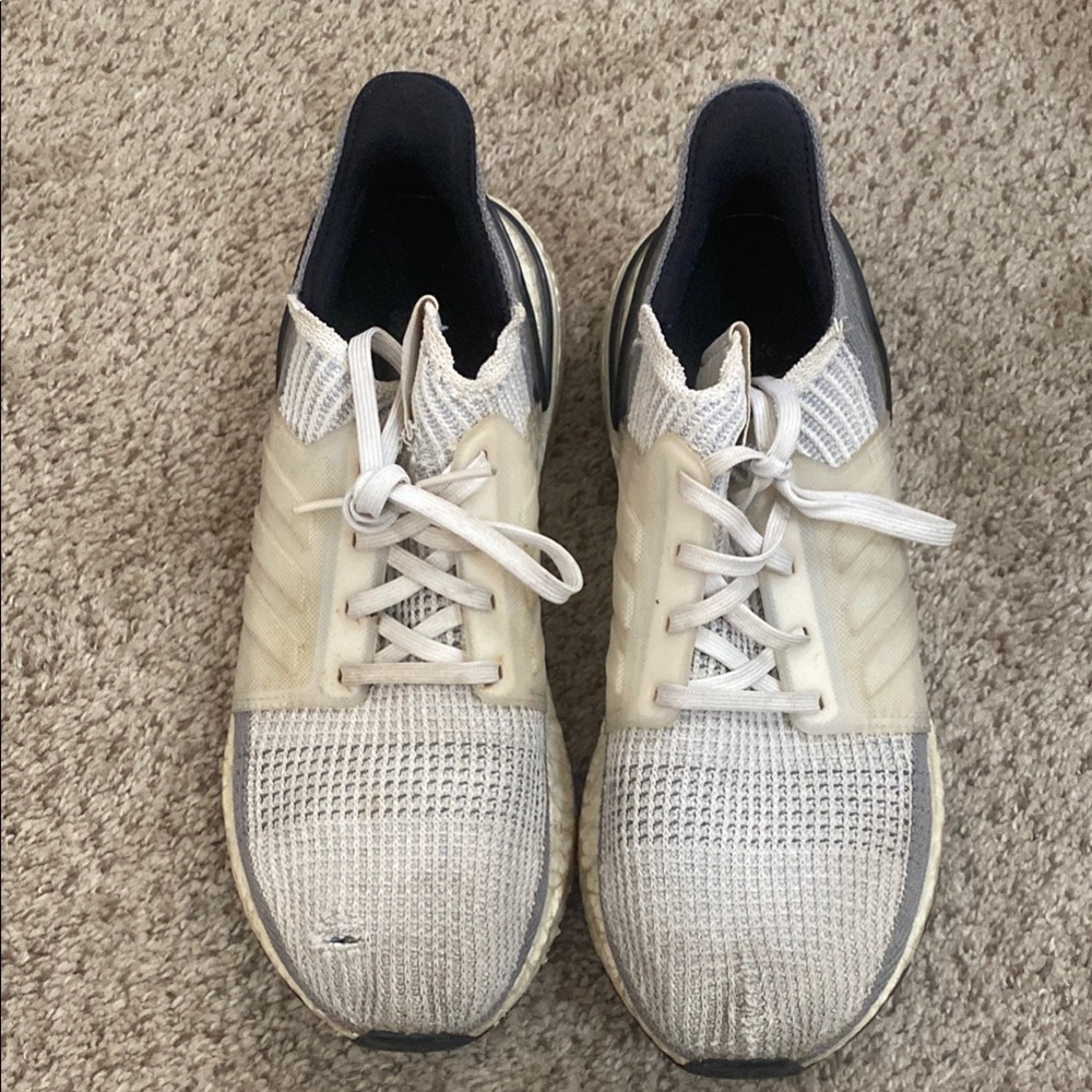 Adidas Ultraboost men’s 8.5/ women’s 10